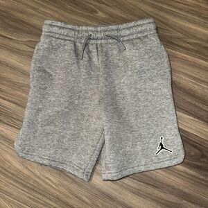 NEW Jordan Boys Essential Sweat Shorts Carbon Heather NWT Size 6‎